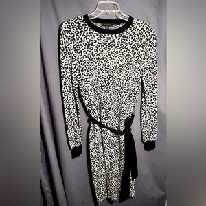 Ann Taylor black & white leopard sweater dress size M knee length self belted